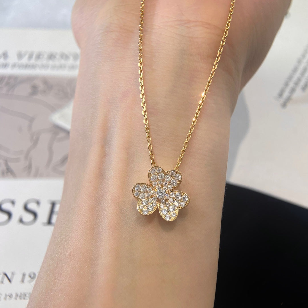 [Leaves]PAVÉ DIAMOND FLOWER CHARM NECKLACE