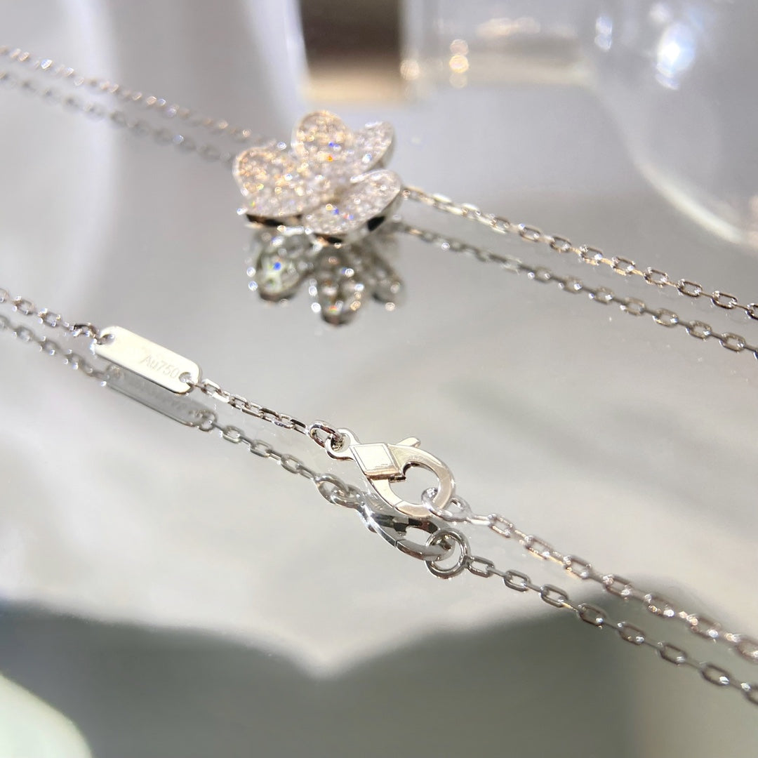[Leaves]PAVÉ DIAMOND FLOWER CHARM NECKLACE