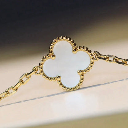 [Leaves]CLOVER 20 MOTIFS WHITE MOP NECKLACE