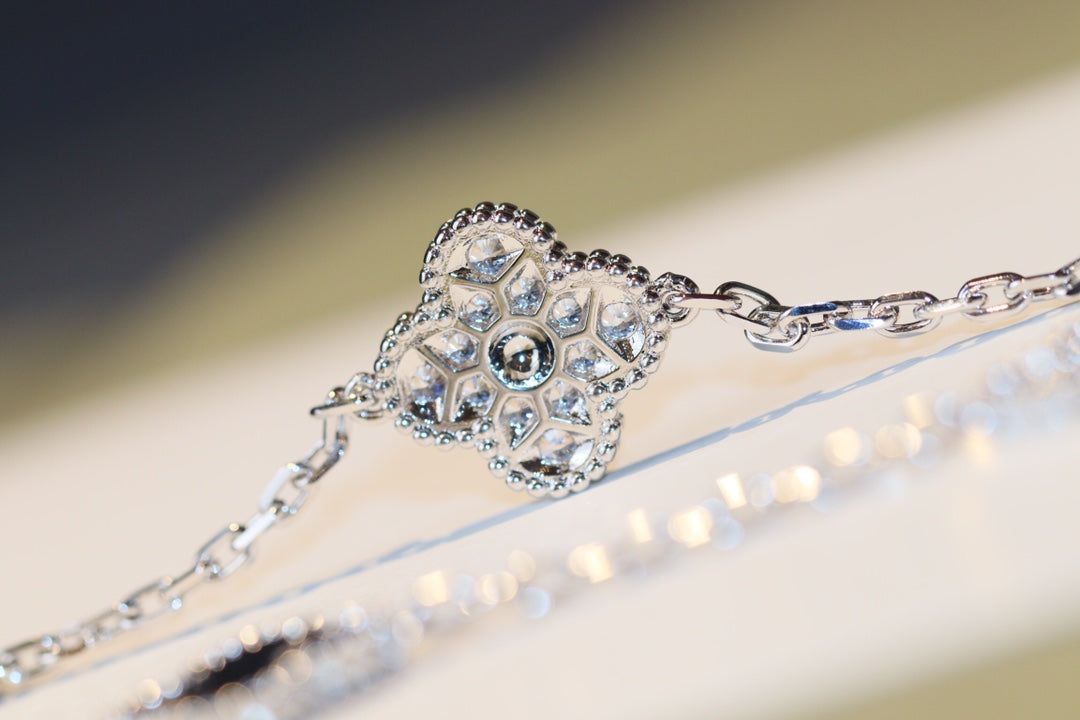 [Leaves]CLOVER 20 MOTIFS ONYX DIAMOND SILVER