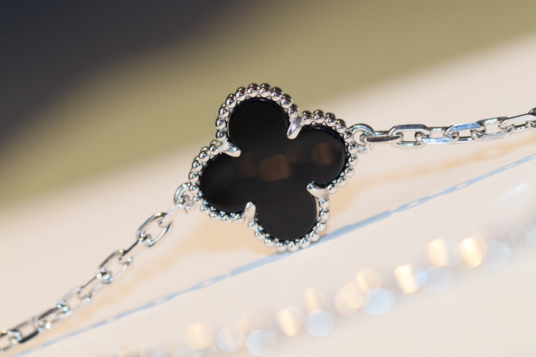 [Leaves]CLOVER 20 MOTIFS ONYX DIAMOND SILVER
