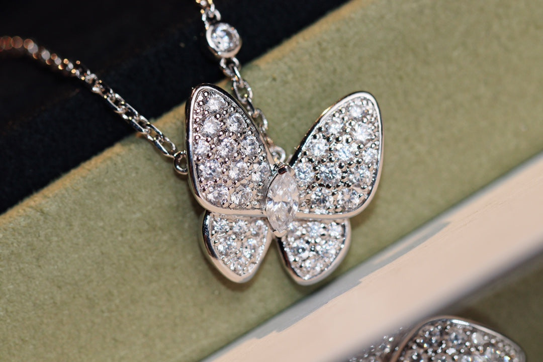 [Leaves]BUTTERFLY DIAMOND CHARM NECKLACE