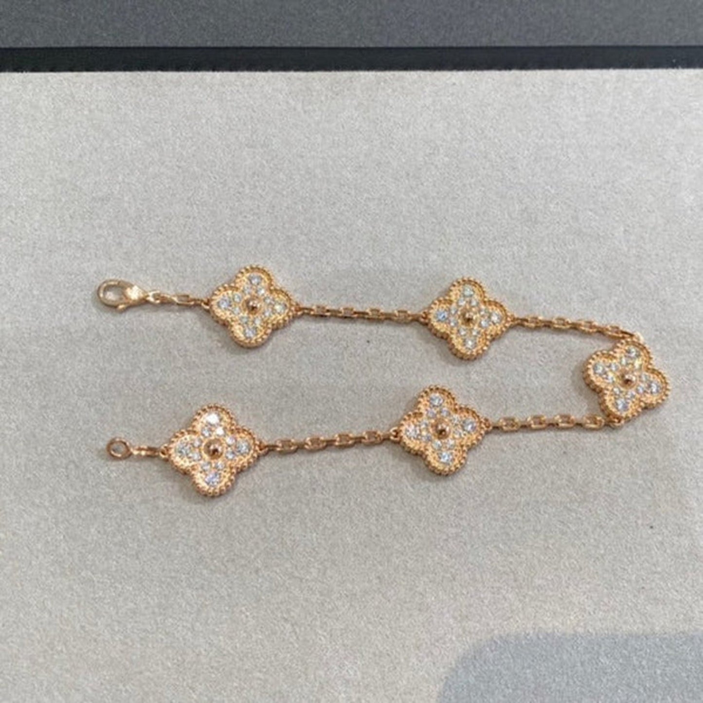 [Leaves]LUCKY CLOVER 5-MOTIF BRACELET - FULL-DIAMOND