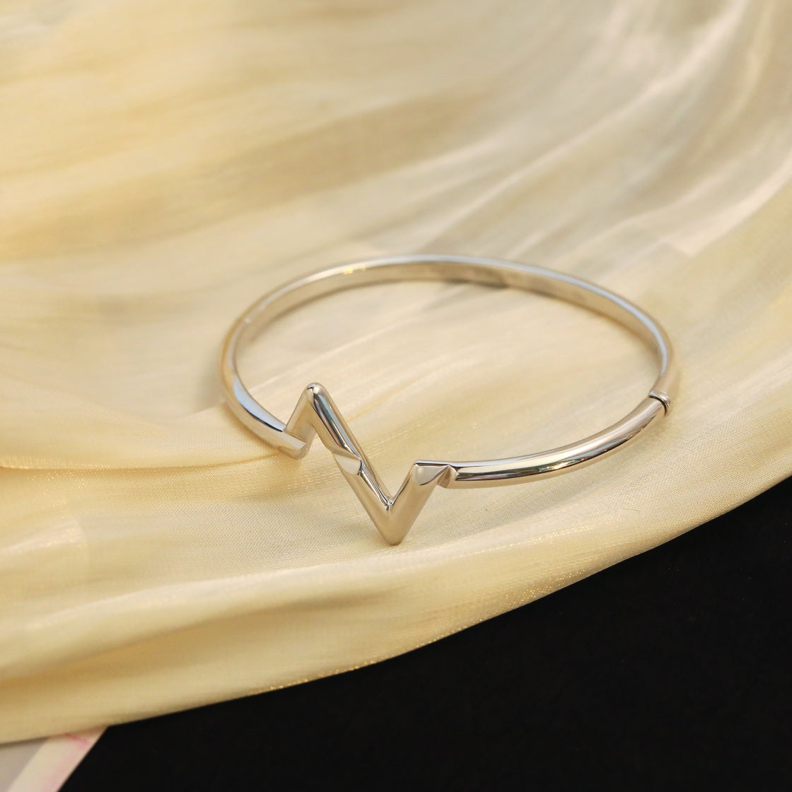 [Leaves]VOLTE UPSITE DOWN BRACELET