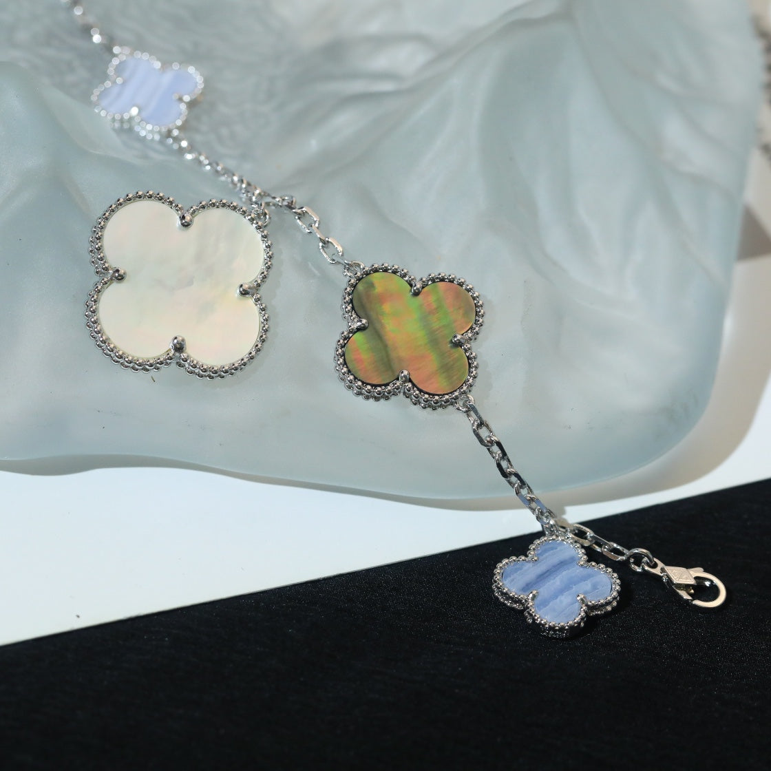 [Leaves]CLOVER BRACELET 5 MOTIFS MOP CHALCEDONY SILVER