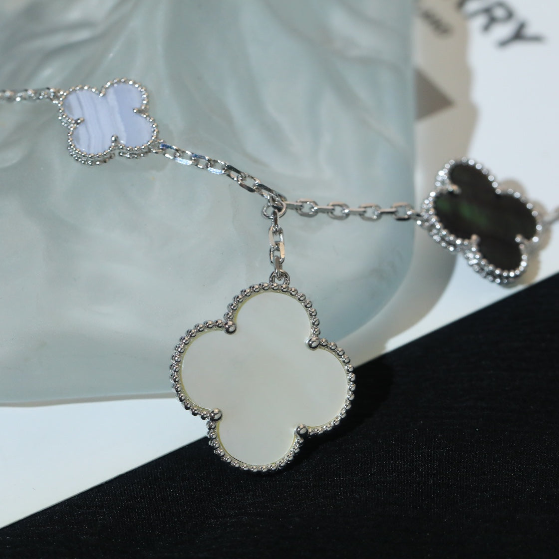 [Leaves]CLOVER BRACELET 5 MOTIFS MOP CHALCEDONY SILVER