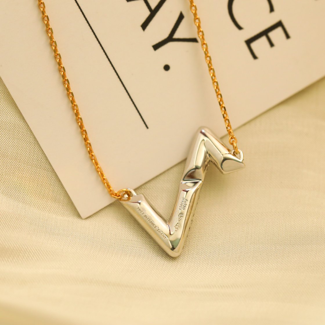 [Leaves]VOLT SILVER DIAMOND PEDANT NECKLACE