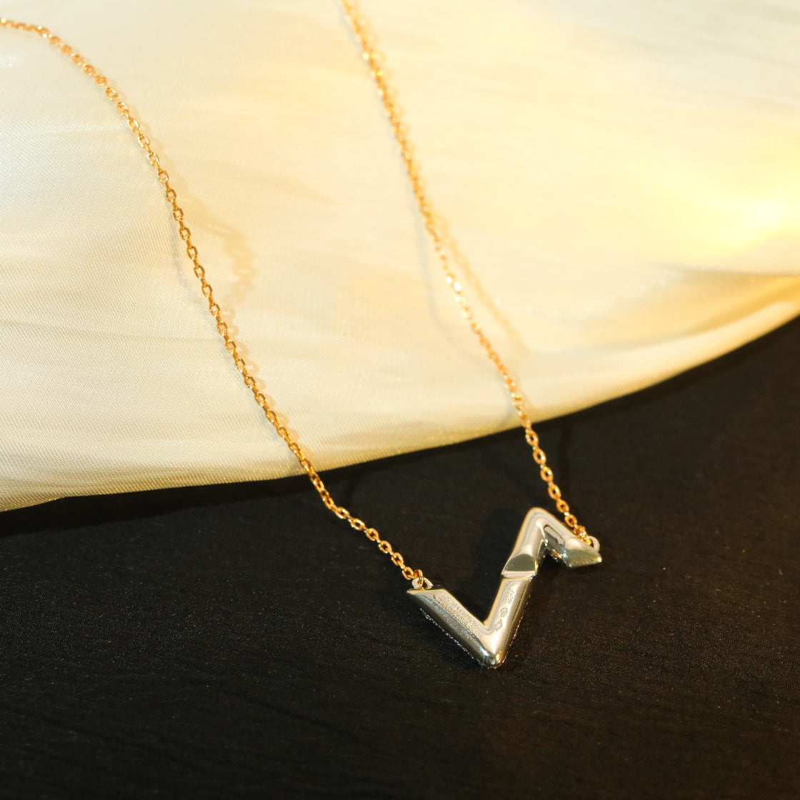 [Leaves]VOLT SILVER DIAMOND PEDANT NECKLACE