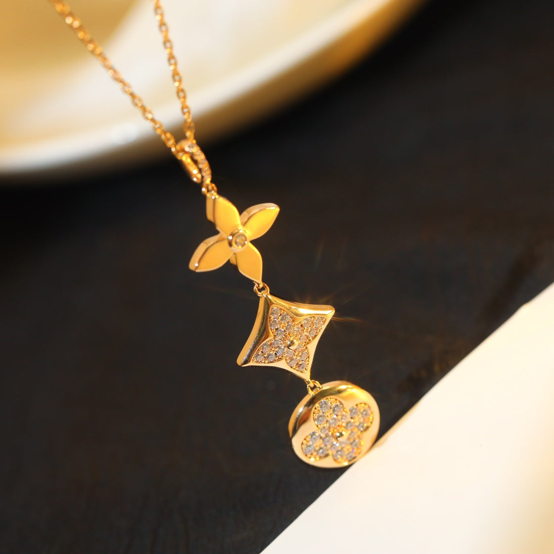 [Leaves]STAR AND SUN DIAMOND ROSE GOLD NECKLACE