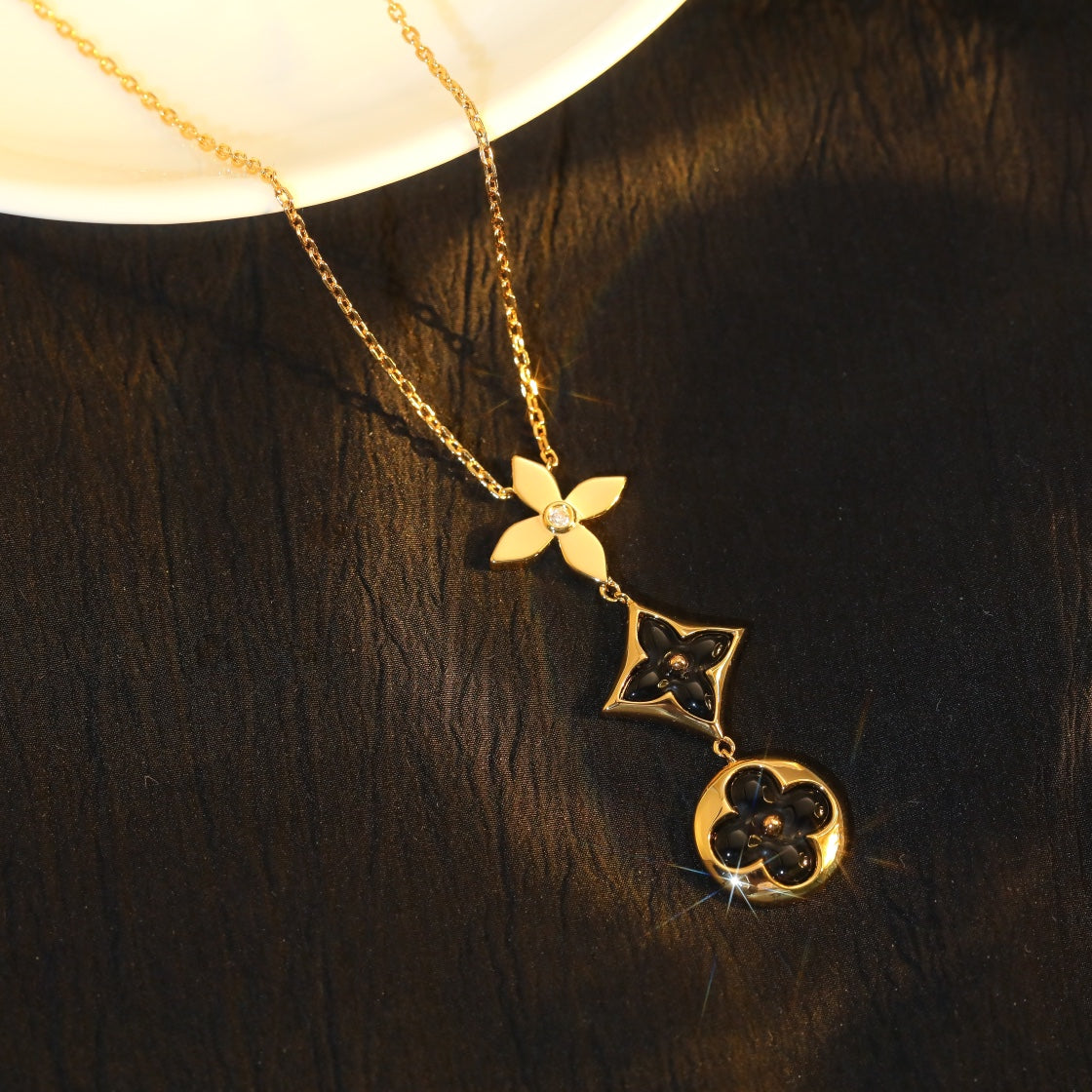 [Leaves]STAR AND SUN ONYX ROSE GOLD NECKLACE
