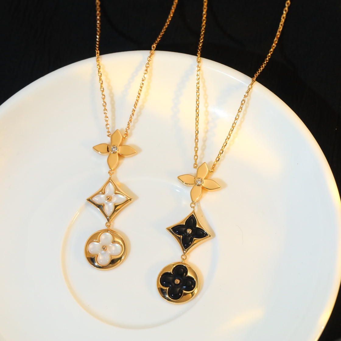 [Leaves]STAR AND SUN ONYX ROSE GOLD NECKLACE