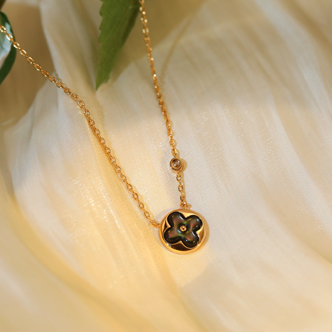 [Leaves]SUN PEDANT ROSE GOLD 1 DIAMOND NECKLACE