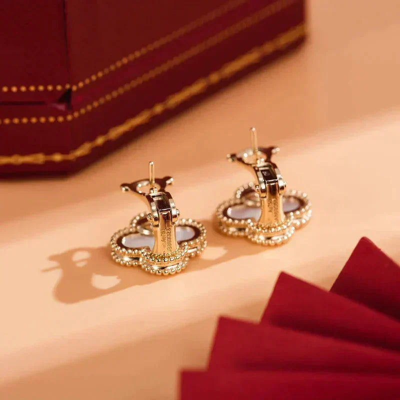 [Leaves]CLOVER MEDIUM 1 MOTIFS  WHITE MOP STUD EARRINGS