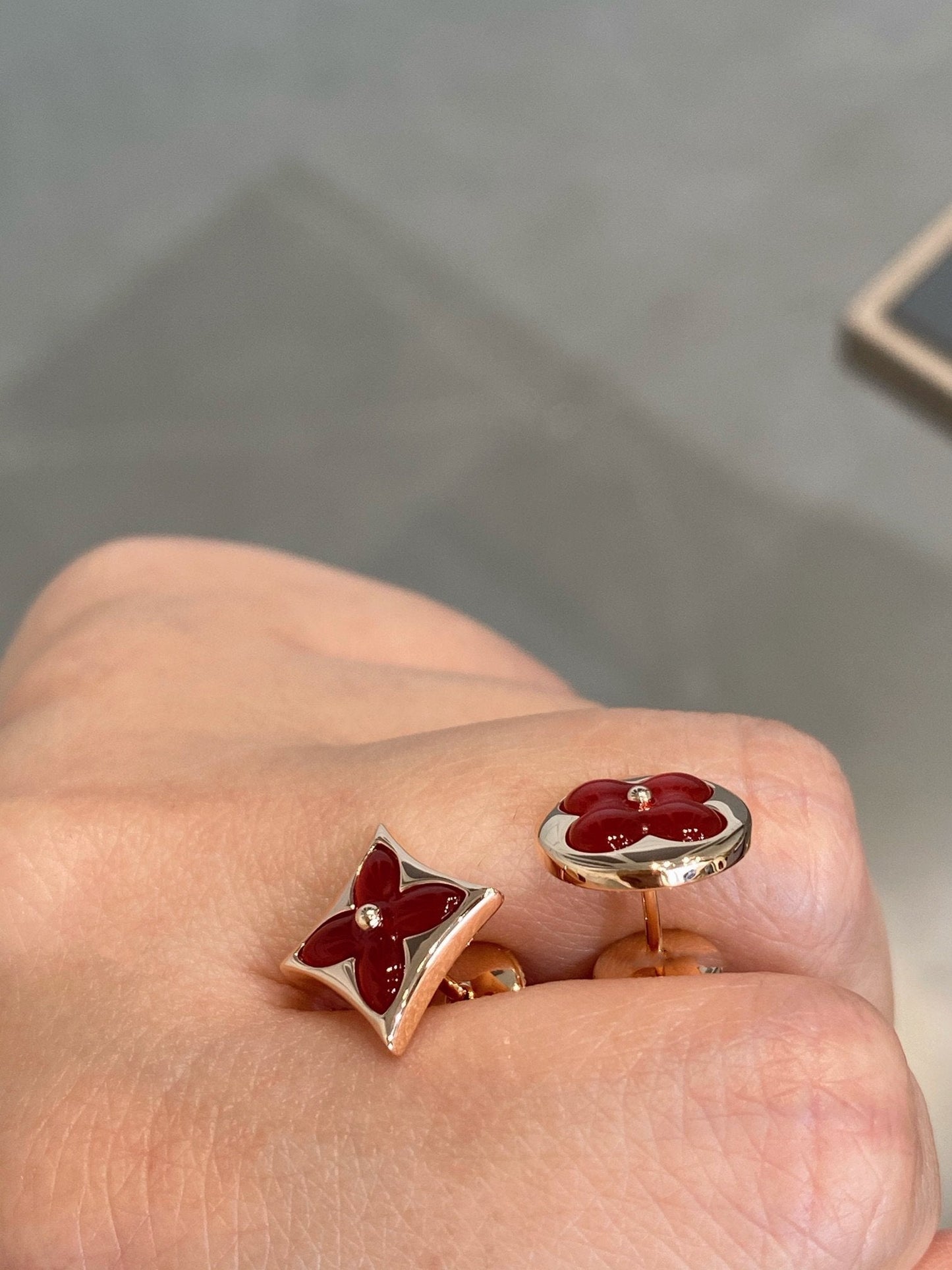 [Leaves]STAR AND SUN ROSE GOLD CARNELIAN STUD EARRINGS