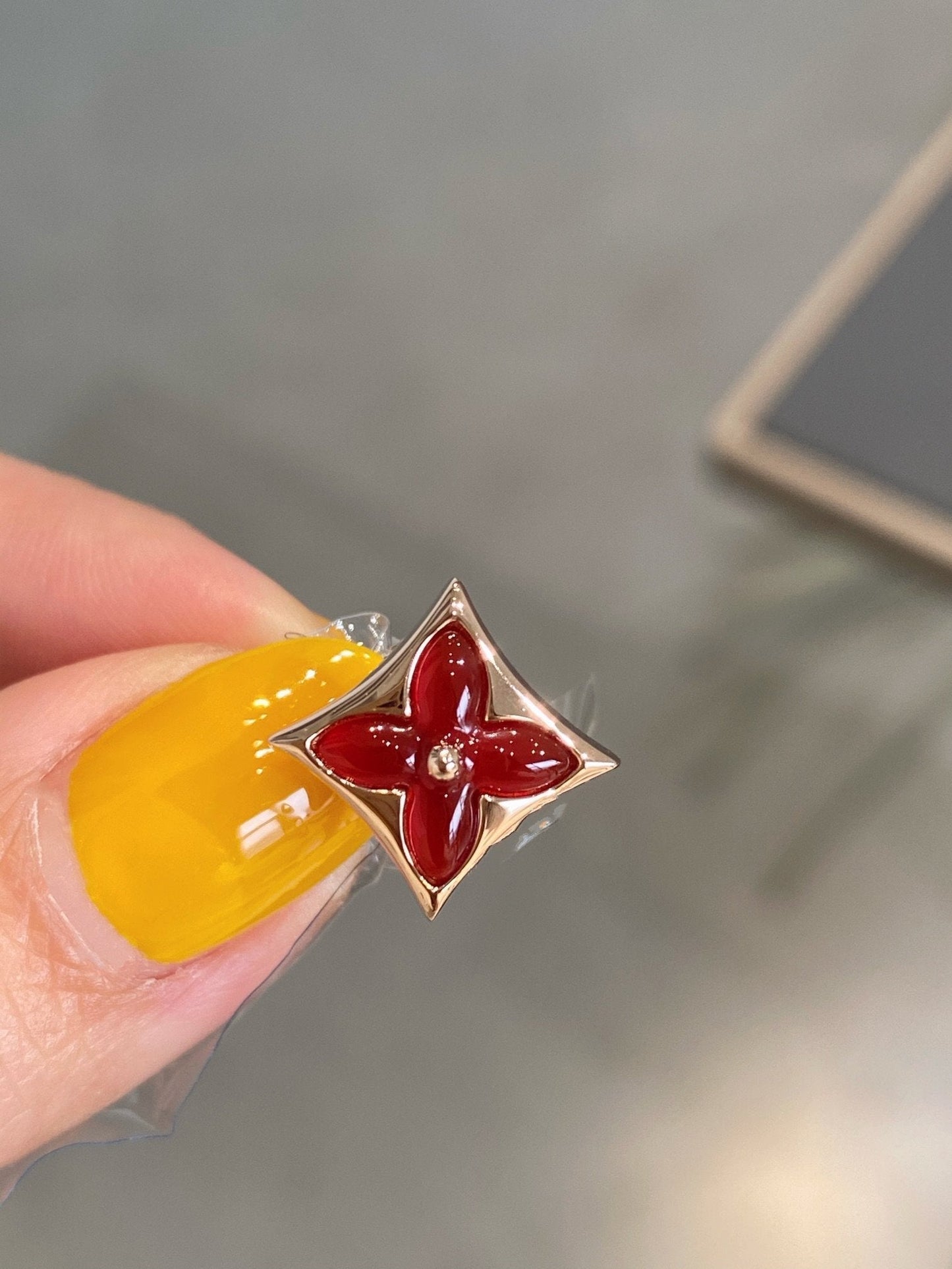 [Leaves]STAR AND SUN ROSE GOLD CARNELIAN STUD EARRINGS