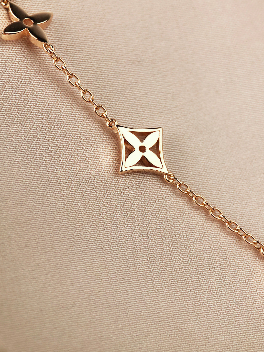 [Leaves]STAR AND SUN 7 MOTIFS GOLD BRACELET