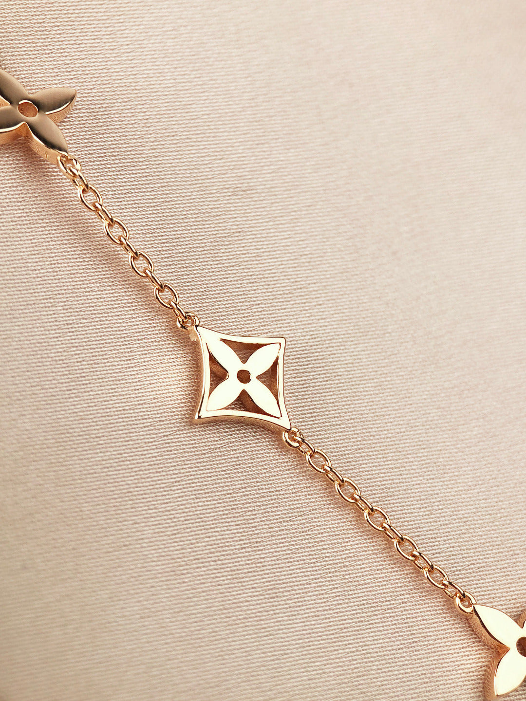 [Leaves]STAR AND SUN 7 MOTIFS GOLD BRACELET