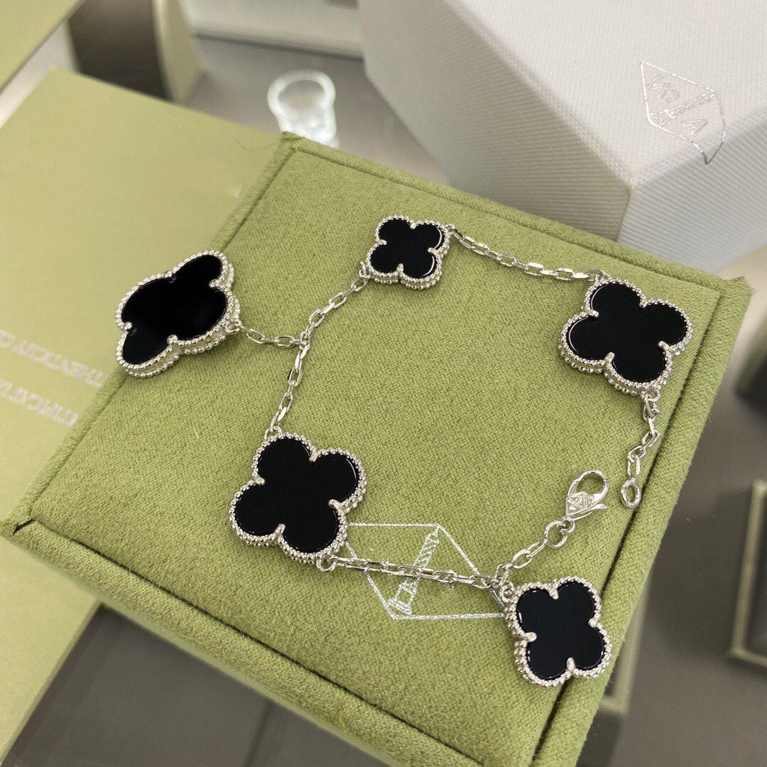 [Leaves]CLOVER 5 MOTIFS SIVLER ONYX BRACELET