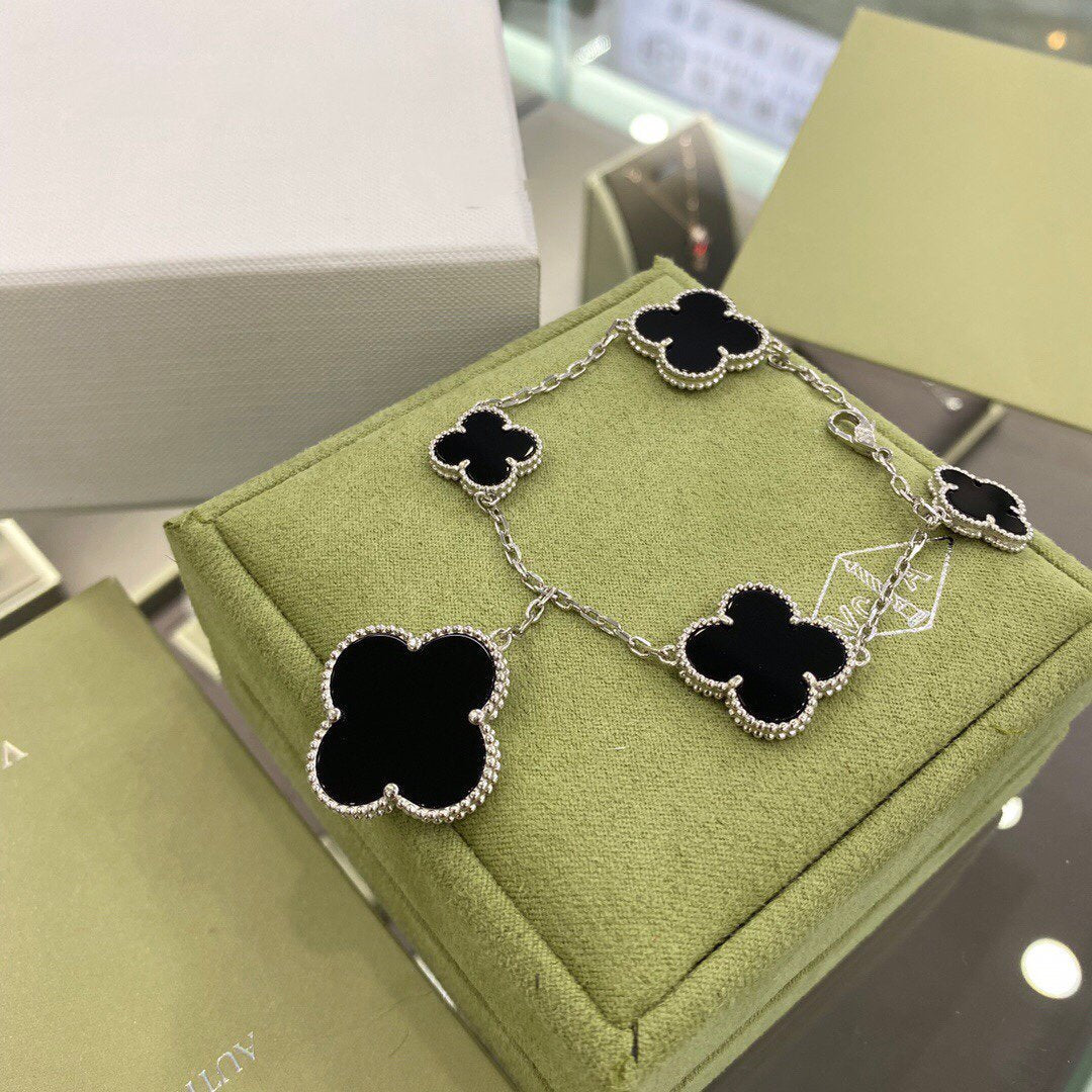 [Leaves]CLOVER 5 MOTIFS SIVLER ONYX BRACELET
