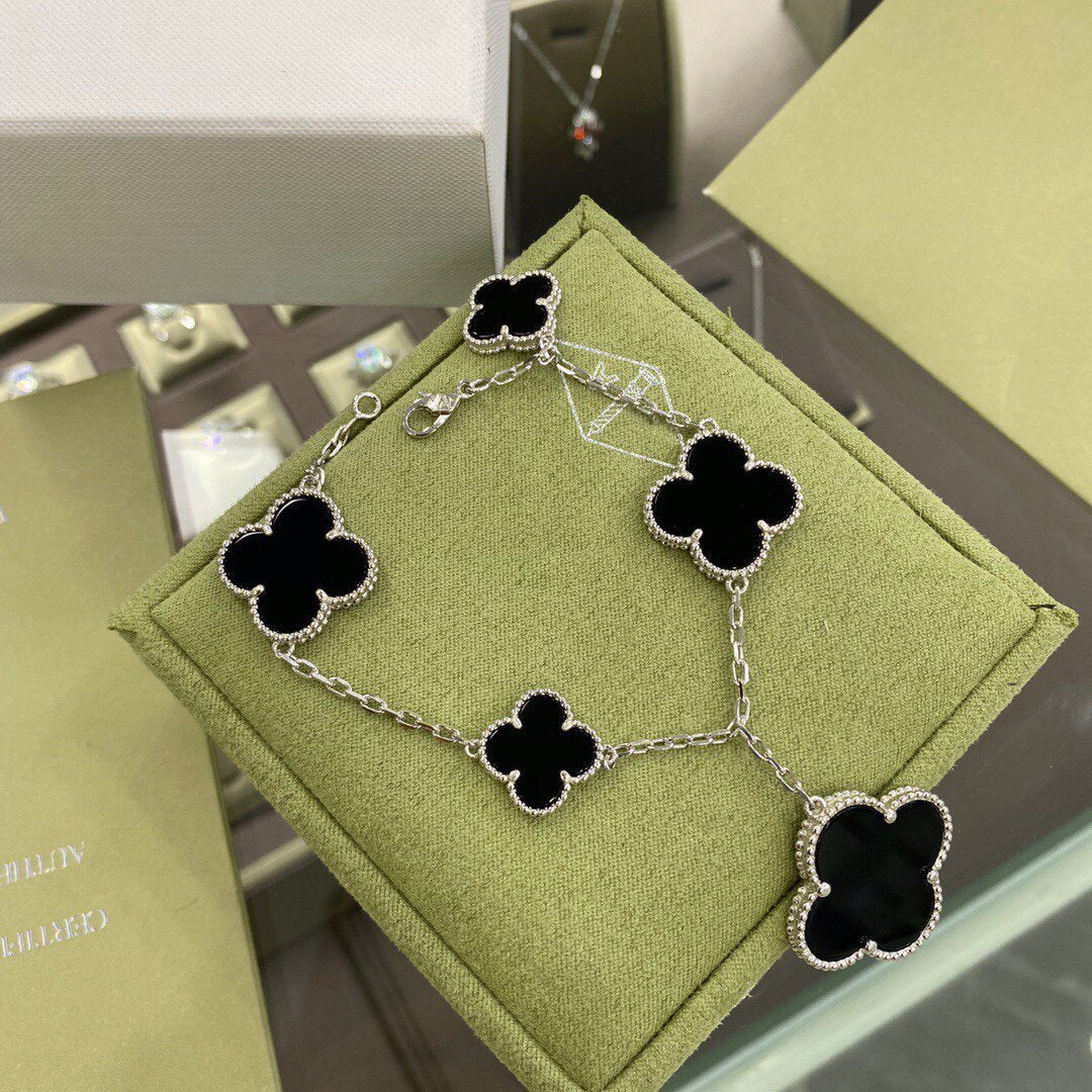 [Leaves]CLOVER 5 MOTIFS SIVLER ONYX BRACELET