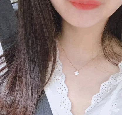 [Leaves]CLOVER MINI 9.5MM WHITE MOTHER-OF-PEARL NECKLACE