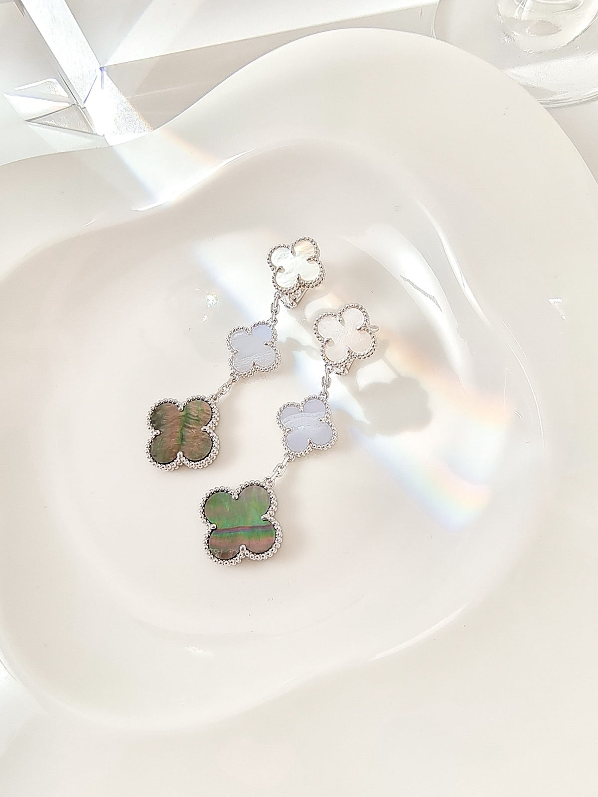 [Leaves]CLOVER 3 MOTIFS CHALCEDONY DARK MOP SILVER EARRINGS