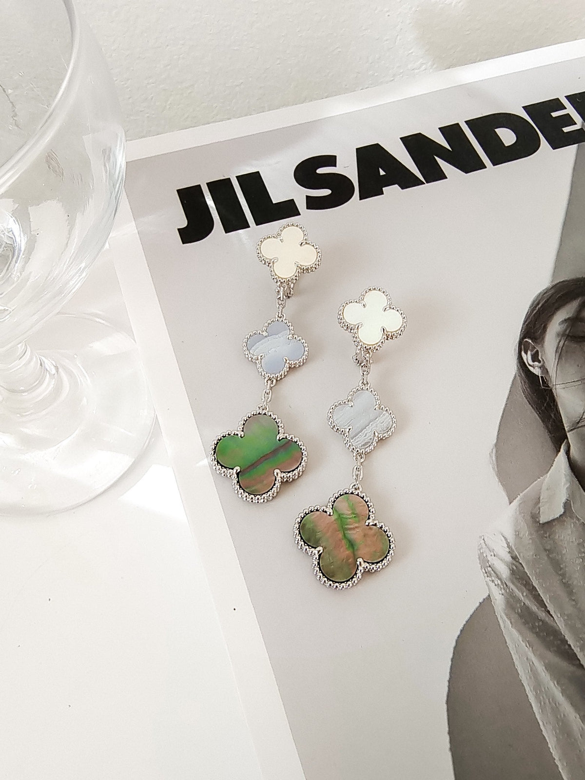 [Leaves]CLOVER 3 MOTIFS CHALCEDONY DARK MOP SILVER EARRINGS