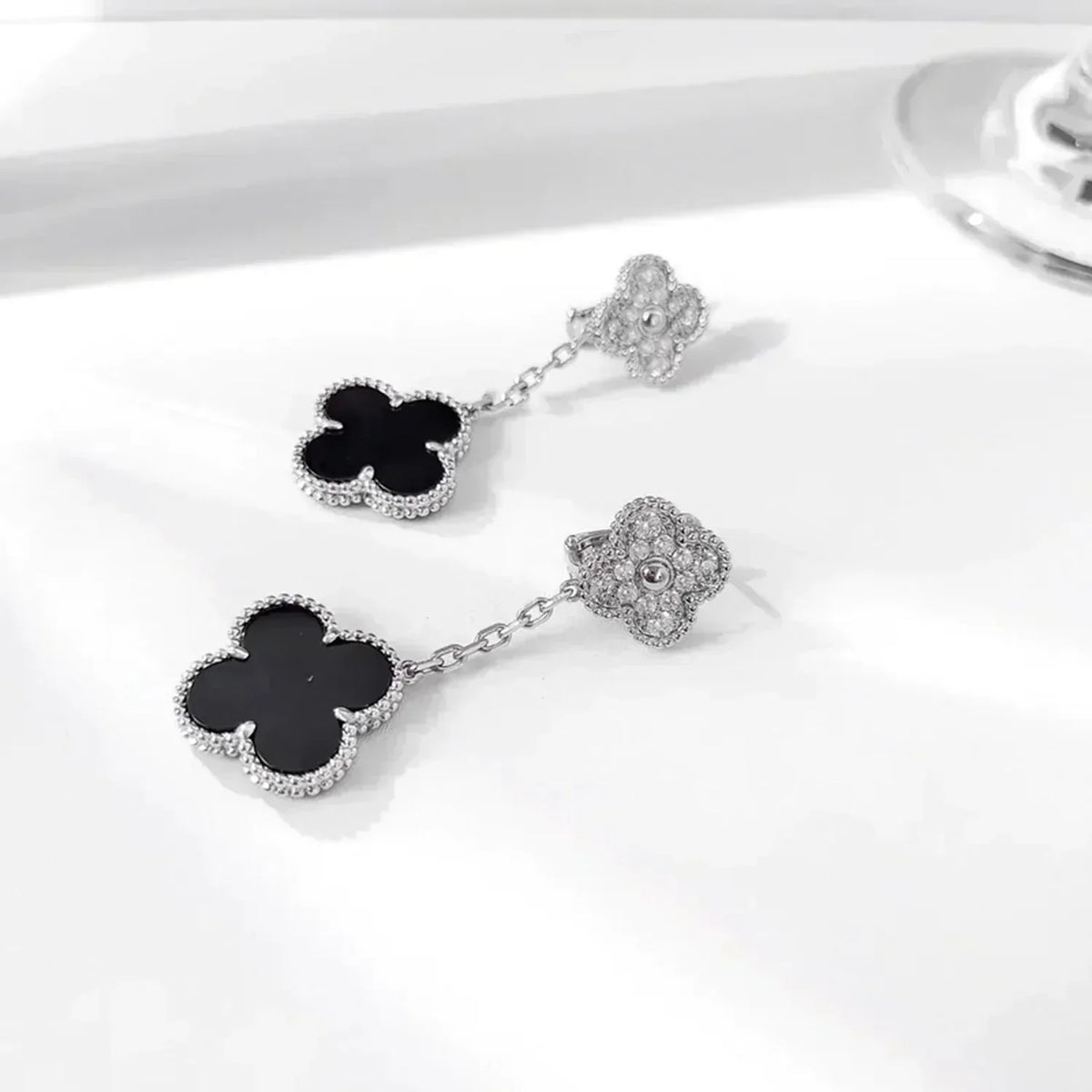 [Leaves]CLOVER 2 MOTIFS  DIAMOND ONYX EARRINGS SILVER