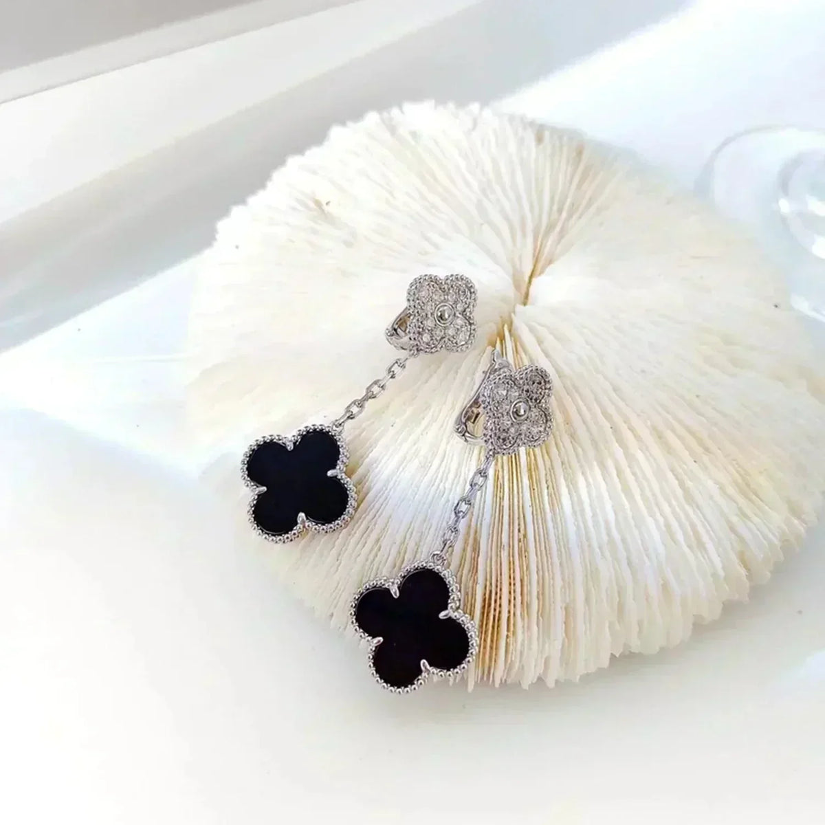 [Leaves]CLOVER 2 MOTIFS  DIAMOND ONYX EARRINGS SILVER