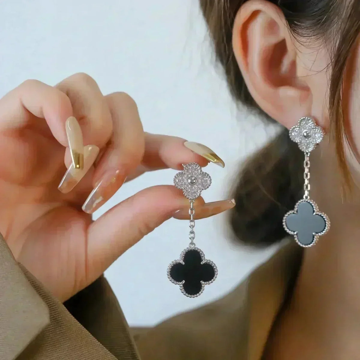 [Leaves]CLOVER 2 MOTIFS  DIAMOND ONYX EARRINGS SILVER