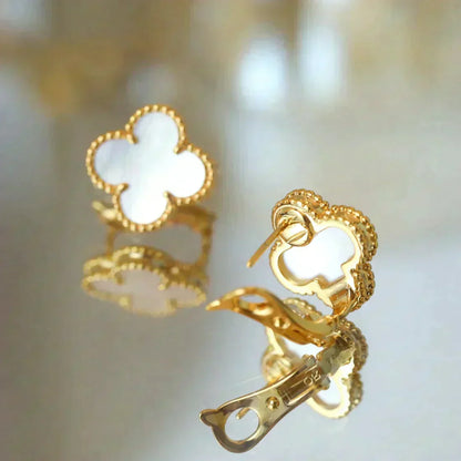 [Leaves]CLOVER MEDIUM 1 MOTIFS  WHITE MOP STUD EARRINGS