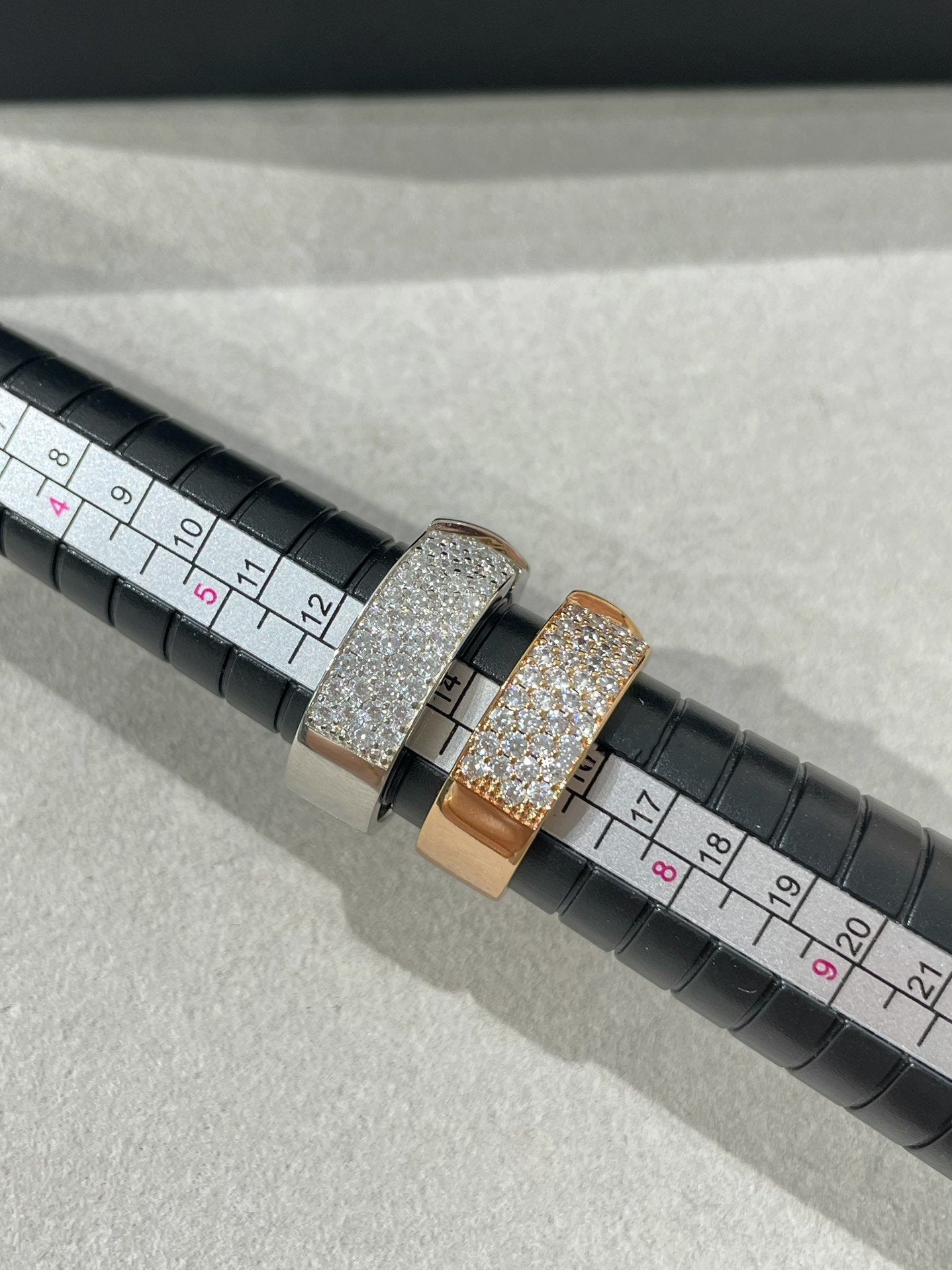 [Leaves]LIENS EVIDENCE  DIAMOND PAVED RING