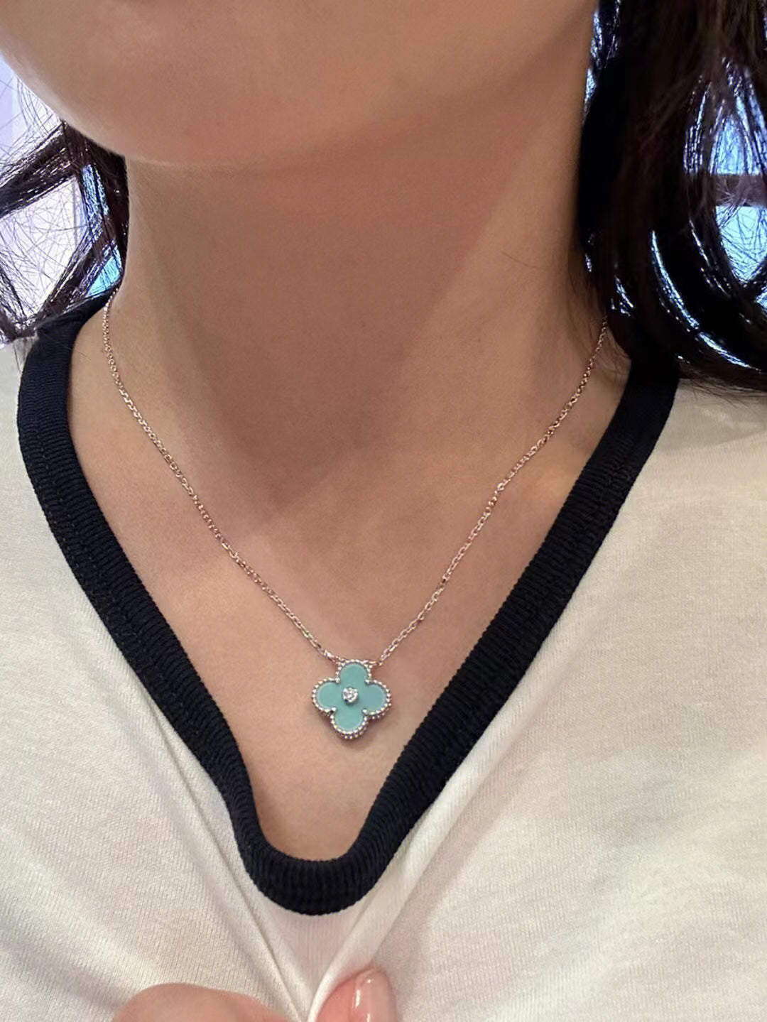 [Leaves]CLOVER 1 DIAMOND LIGHT BLUE SILVER NECKLACE