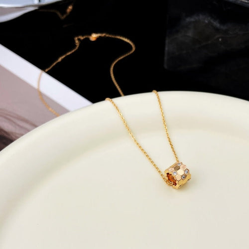 [Leaves]BEE MINI PEDANT DIAMOND NECKLACE