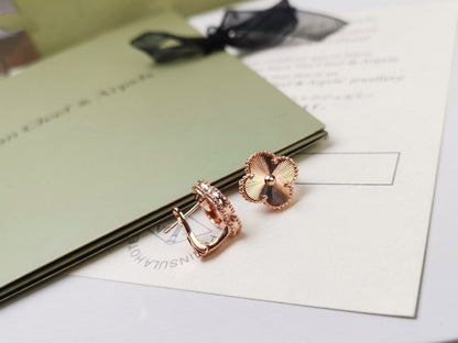 [Leaves]CLOVER MEDIUM STUD EARRINGS