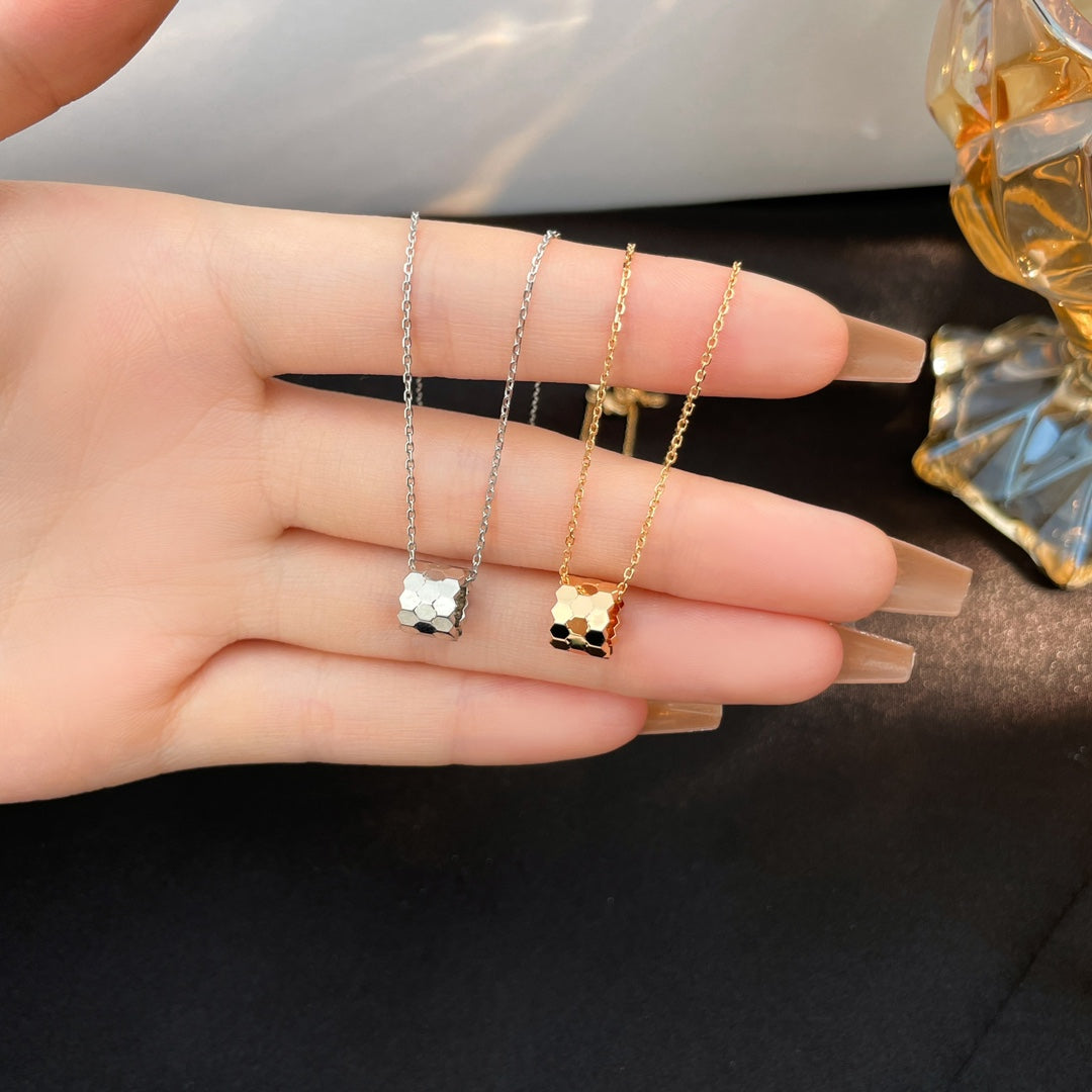 [Leaves]BEE MINI NECKLACE