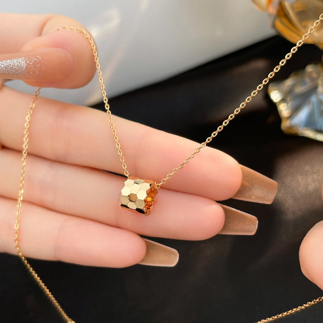 [Leaves]BEE MINI NECKLACE