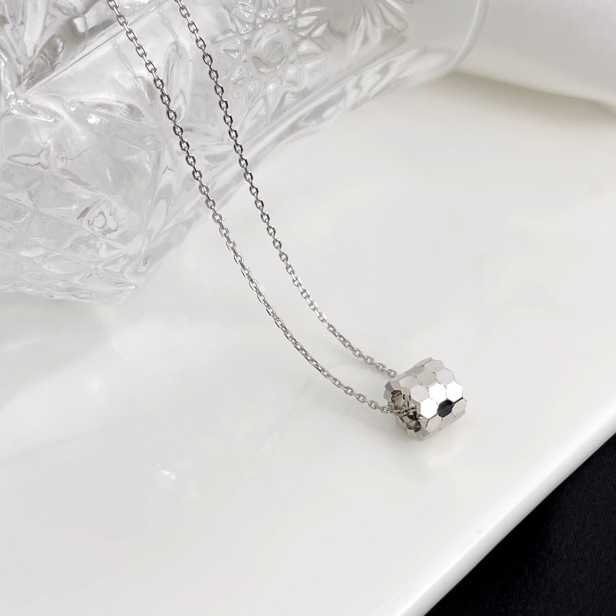 [Leaves]BEE MINI NECKLACE