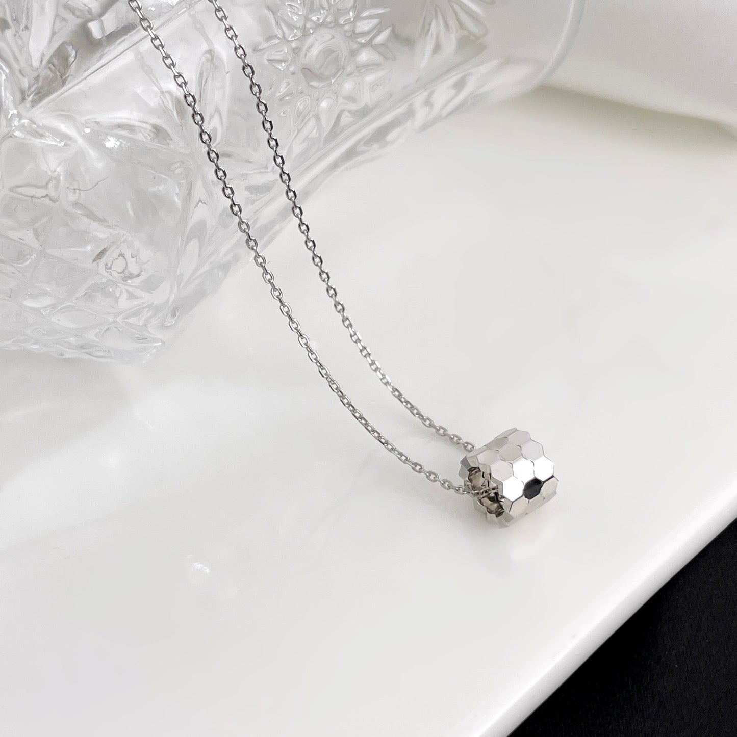 [Leaves]BEE MINI NECKLACE
