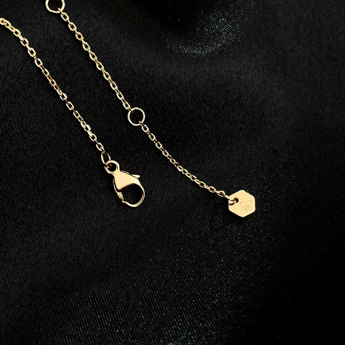 [Leaves]BEE MINI NECKLACE
