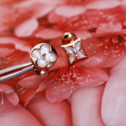 [Leaves]STAR AND SUN ROSE GOLD MOP STUD EARRINGS