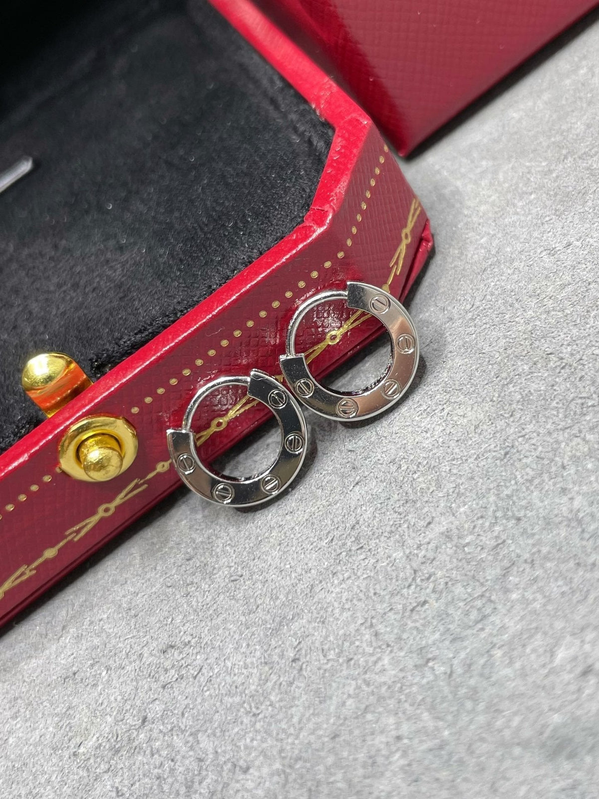 [Leaves]LOVE MINI EARRINGS
