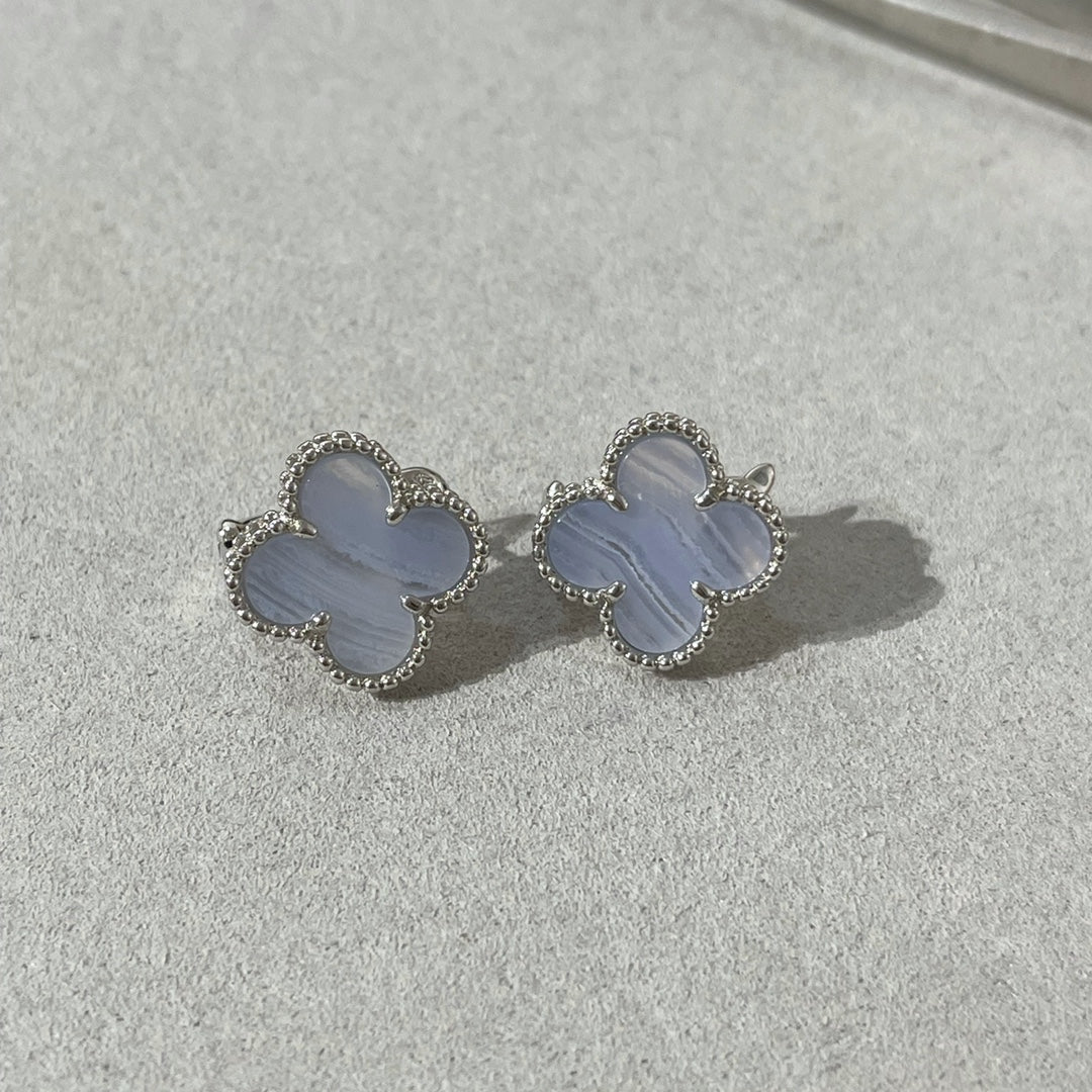 [Leaves]CLOVER CHALCEDONY SILVER STUD EARRINGS
