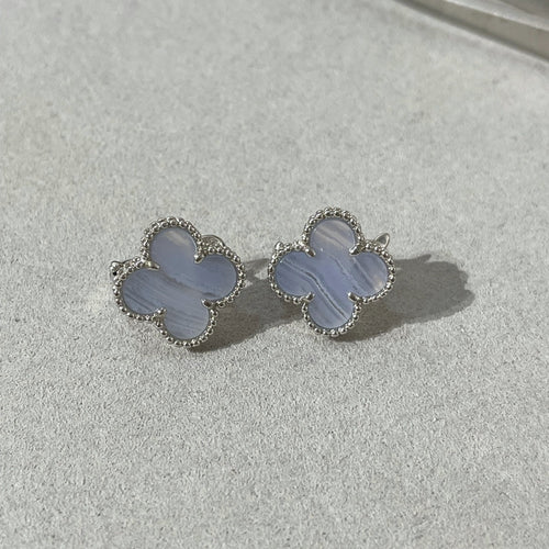 [Leaves]CLOVER CHALCEDONY SILVER STUD EARRINGS