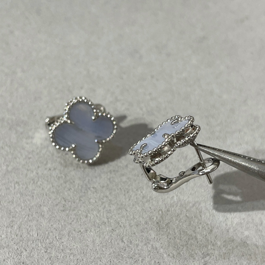 [Leaves]CLOVER CHALCEDONY SILVER STUD EARRINGS