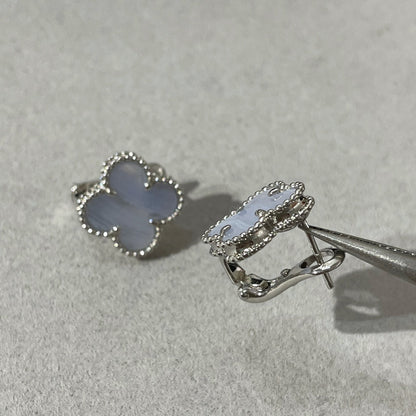 [Leaves]CLOVER CHALCEDONY SILVER STUD EARRINGS