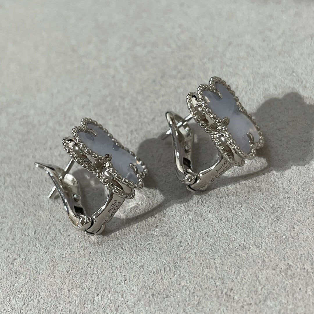 [Leaves]CLOVER CHALCEDONY SILVER STUD EARRINGS