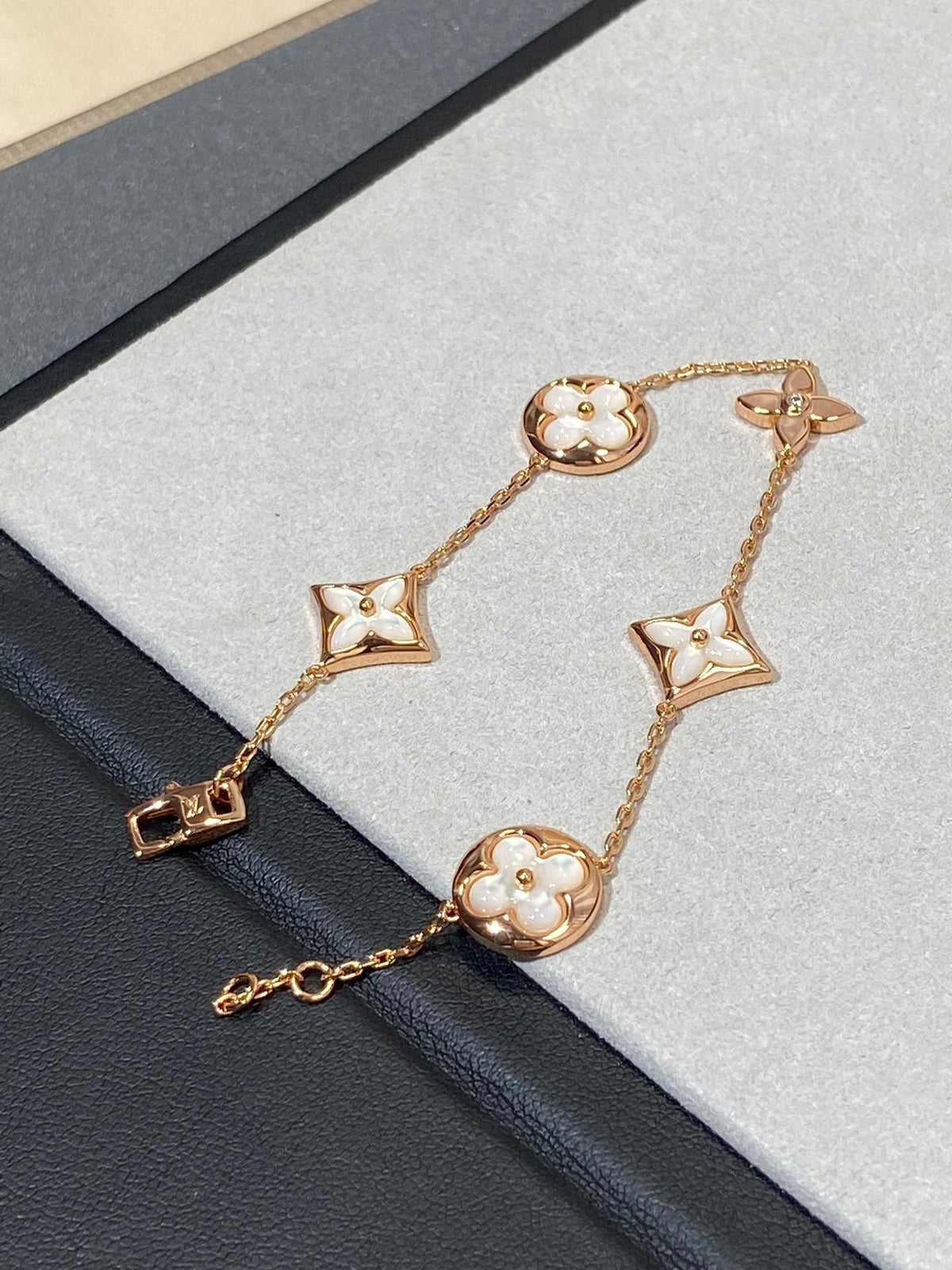 [Leaves]STAR AND SUN 5 MOTIF MOP PINK GOLD BRACELET