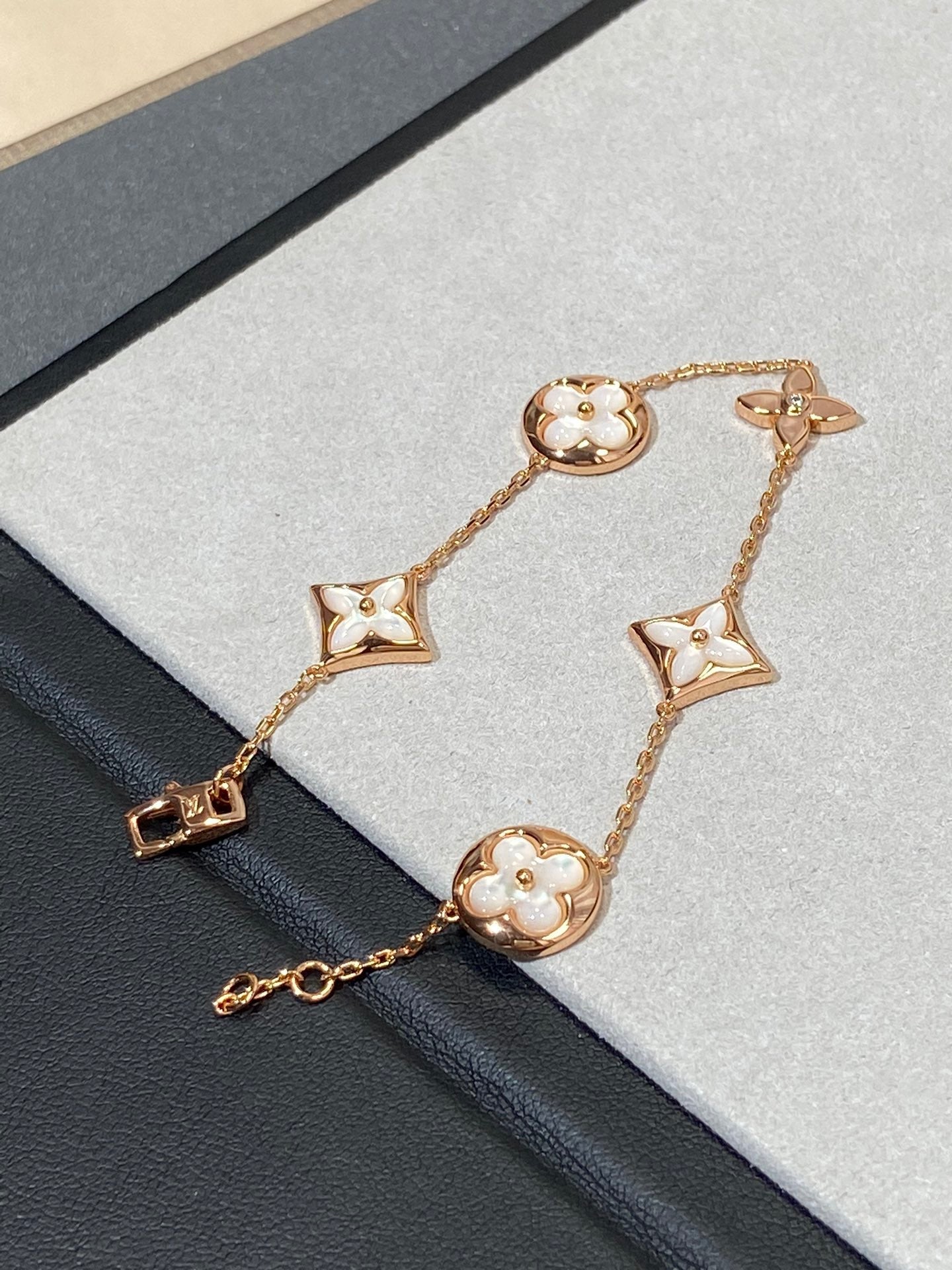 [Leaves]STAR AND SUN 5 MOTIF MOP ROSE GOLD BRACELET