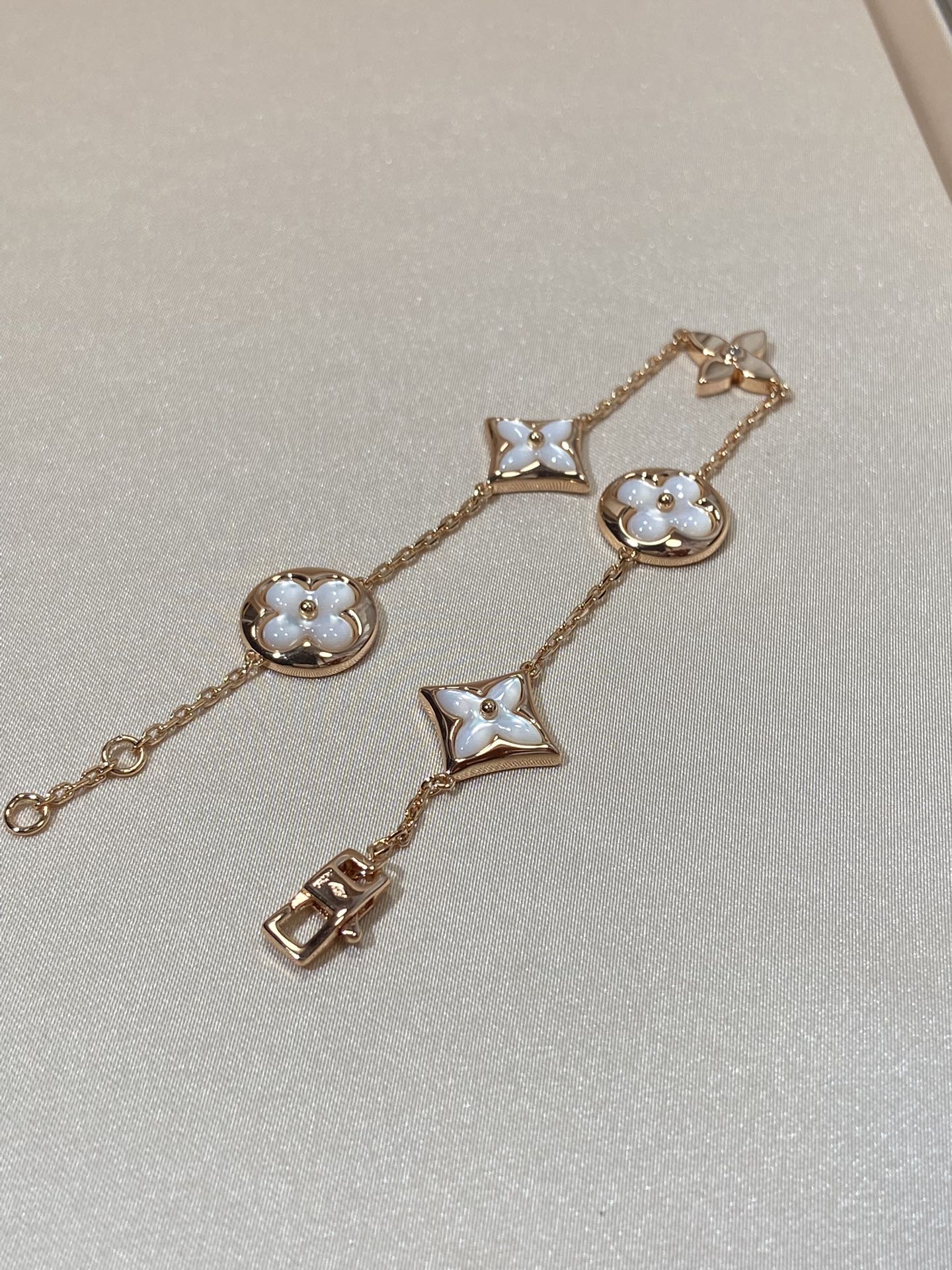 [Leaves]STAR AND SUN 5 MOTIF MOP ROSE GOLD BRACELET